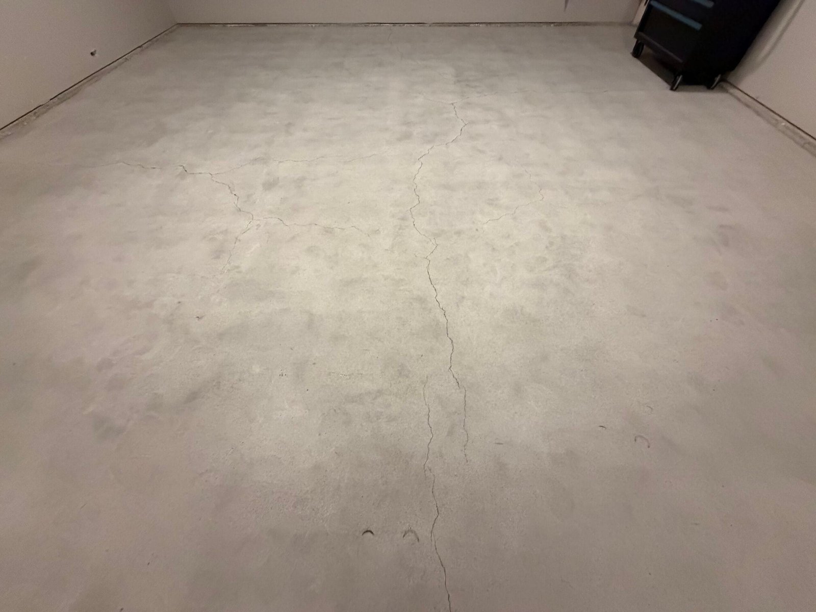 Diamond-ground slab, profiled and bare, control crack chased